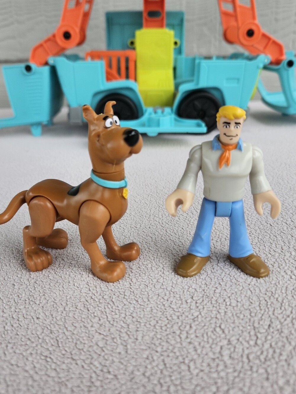 Fisher Price Imaginext 2018 Scooby-Doo Transforming Mystery Machine Fred - Picture 9 of 10